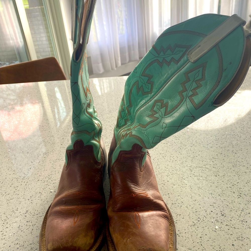Boots size 8